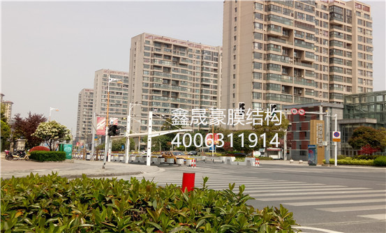 靖江交通路口膜結(jié)構(gòu)遮陽雨棚