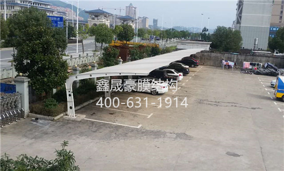 膜結構車棚